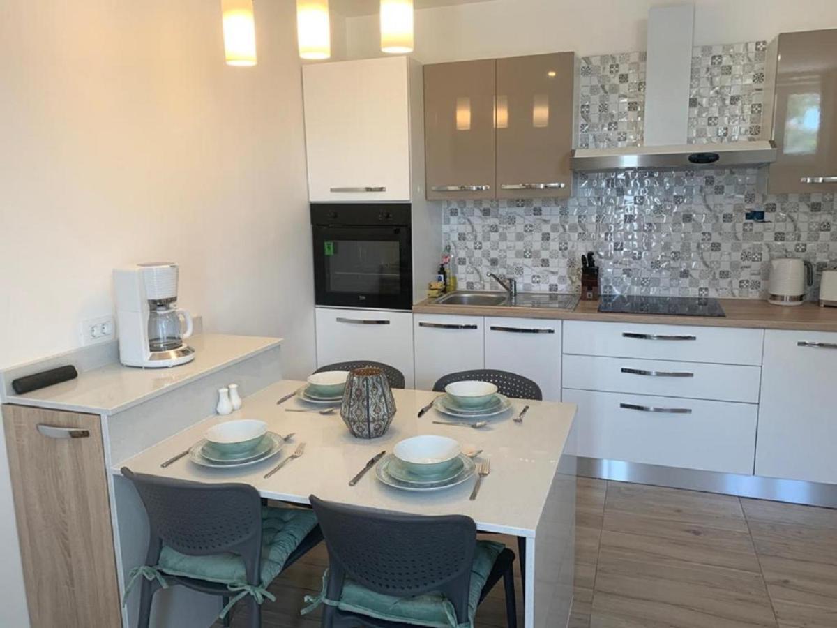 La Dolce Vita Apartments Unit 2 Posedarje Eksteriør billede